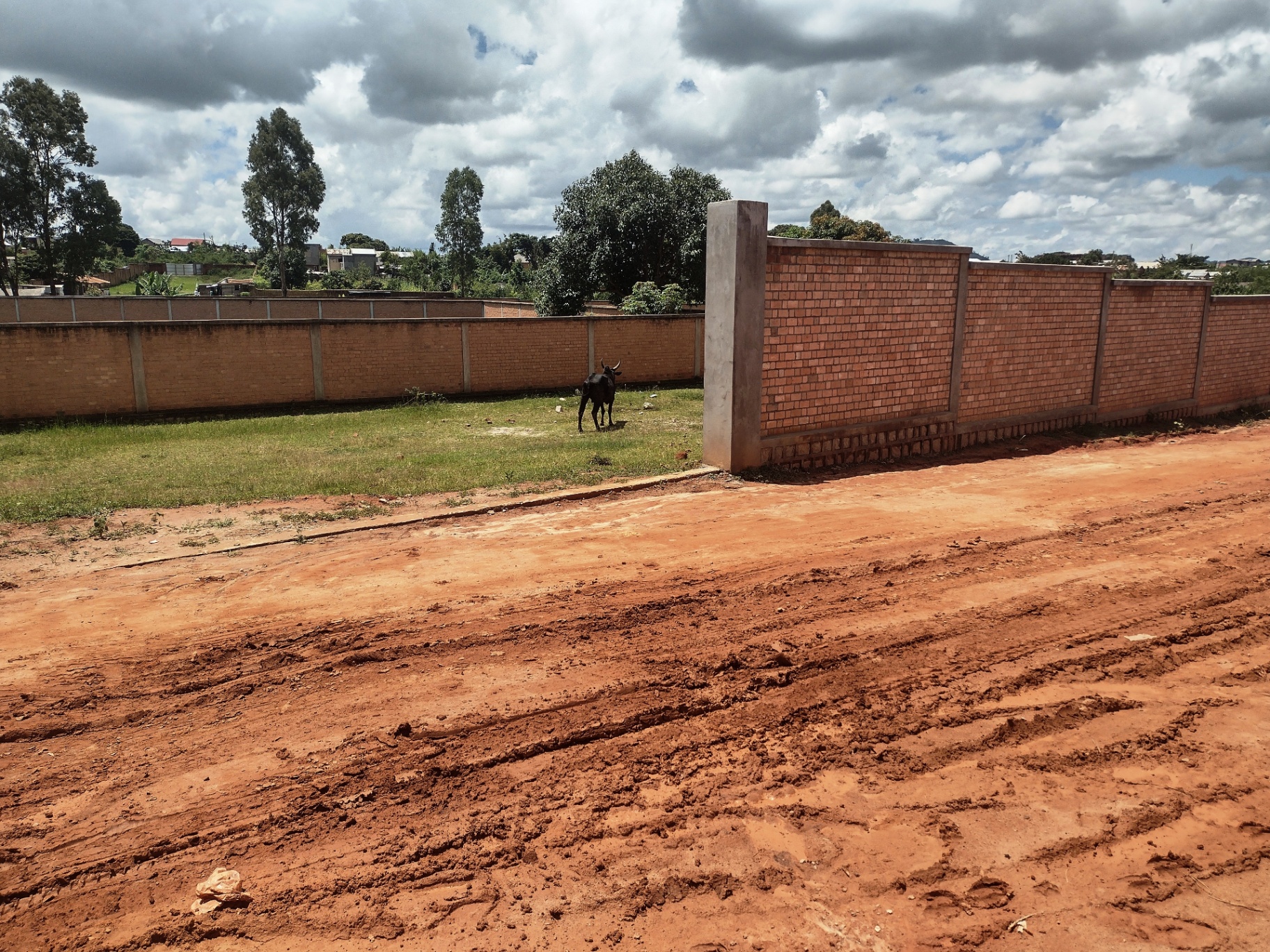 SAHAZA I β Site perimeter wall